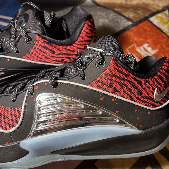 Nike KD 16 Slim Reaper Size 10.5 Men’s in Black and Metallic Silver